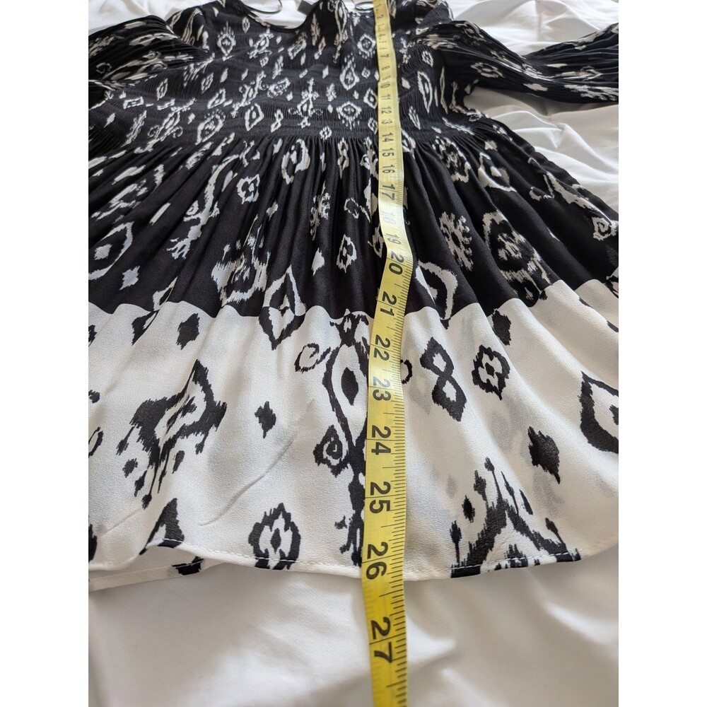 Floral & Ivy Boho Pleated Blouse Women's PL Black White Geo Print Slimming Top - Picture 13 of 13